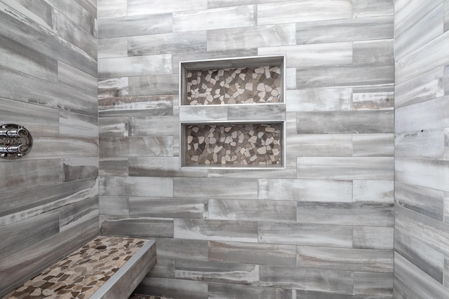 bathroom featuring tiled shower