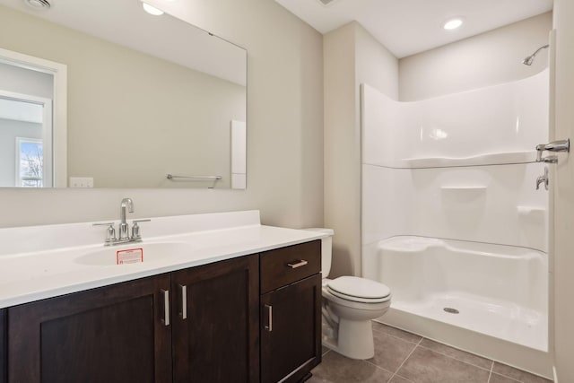 9184 62nd St S, Cottage Grove, MN 55016 - full bath featuring vanity, tile patterned flooring, a shower, and recessed lighting