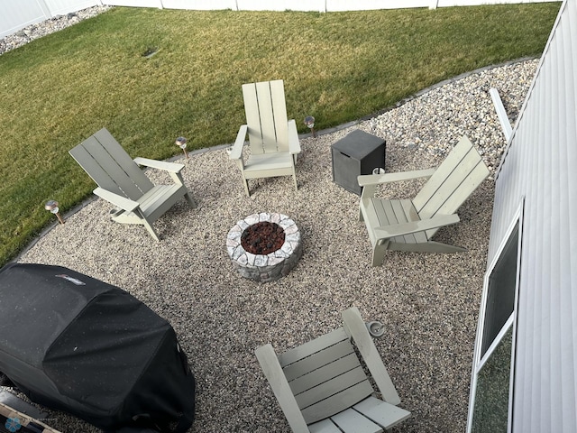 view of yard featuring an outdoor fire pit