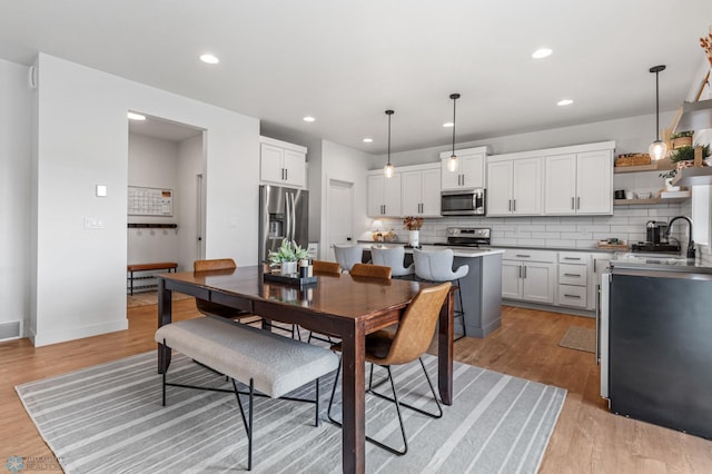 dining area featuring visible vents, recessed lighting, light wood-type flooring, and baseboards