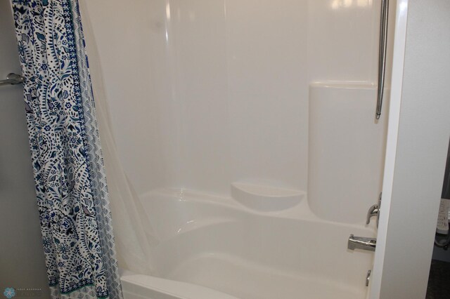 full bathroom featuring shower / tub combo