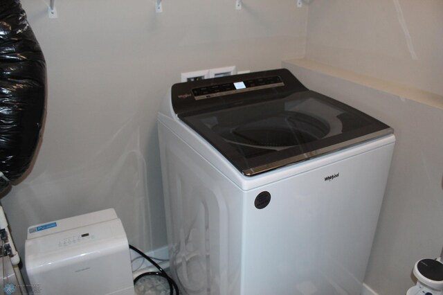 washroom with laundry area and washer / clothes dryer