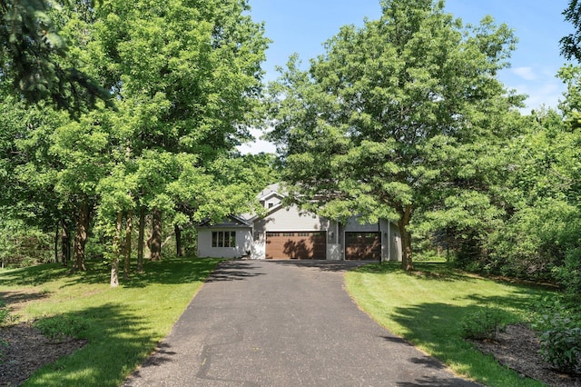 view of front facade featuring aphalt driveway and a front lawn