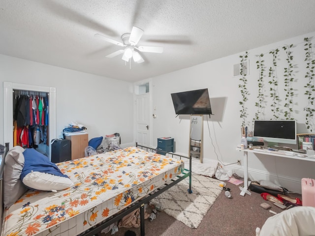 bedroom featuring baseboards, carpet floors, a textured ceiling, and ceiling fan