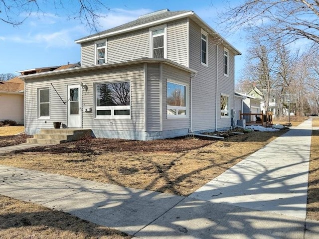 view of american foursquare style home