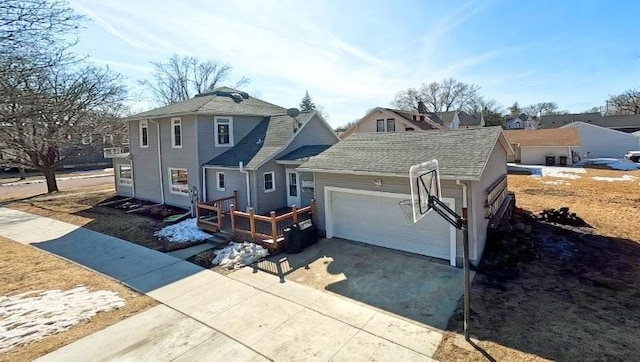 view of front of home featuring a garage and driveway