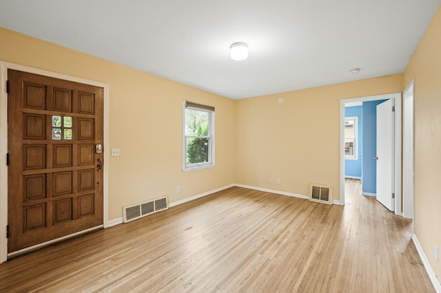 5413 42nd Ave S, Minneapolis, MN 55417 - foyer featuring light wood-style flooring and baseboards