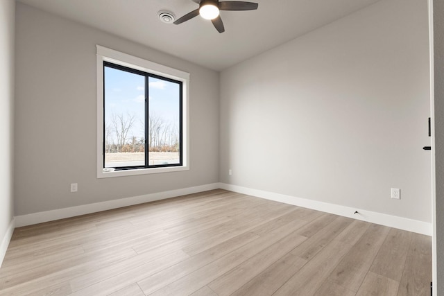 unfurnished room with light wood-type flooring, baseboards, visible vents, and a ceiling fan