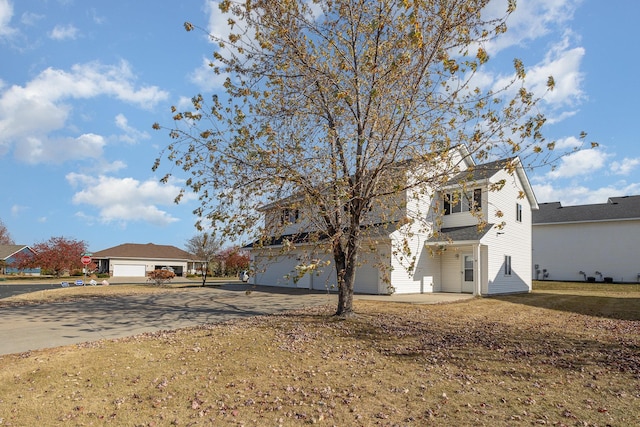 view of front facade with driveway and an attached garage