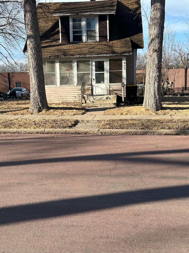 view of front of property featuring fence