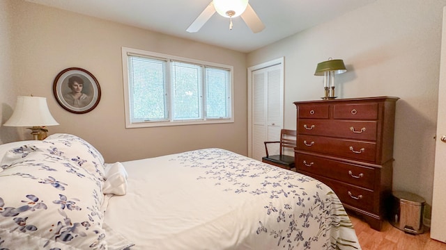 bedroom featuring a closet, light wood-style flooring, and a ceiling fan