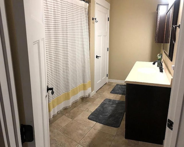 full bath with tile patterned floors, vanity, baseboards, and a shower with curtain