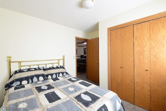 carpeted bedroom featuring a closet and a textured ceiling