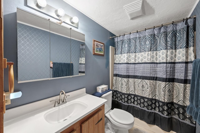 full bath with a shower with shower curtain, toilet, a textured ceiling, and vanity