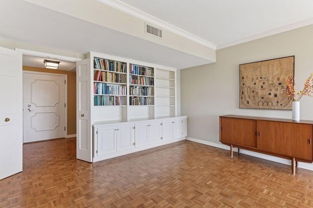 3200 Bde Maka Ska Pkwy Unit 302, Minneapolis, MN 55416 - unfurnished room with crown molding and baseboards