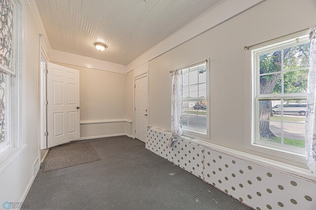 1524 1st Ave S, Fargo, ND 58103 - foyer featuring dark colored carpet
