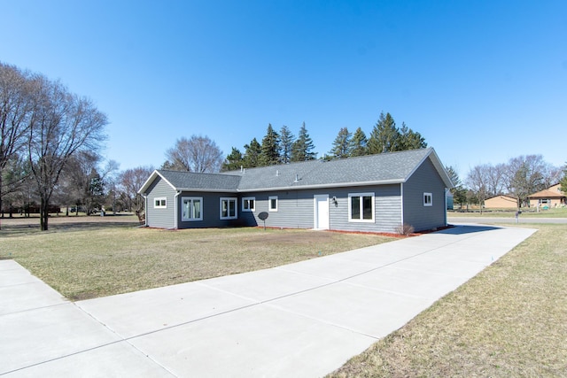 1001 Call Pl, Little Falls, MN 56345 - ranch-style home featuring driveway and a front lawn