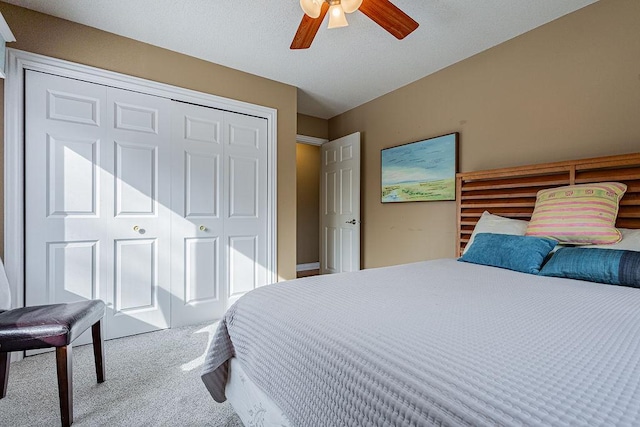 bedroom featuring carpet flooring, a ceiling fan, a closet, and a textured ceiling