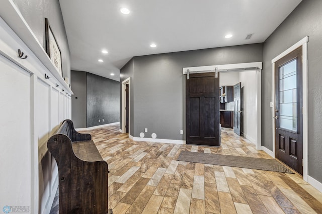 entryway with visible vents, recessed lighting, baseboards, and a barn door