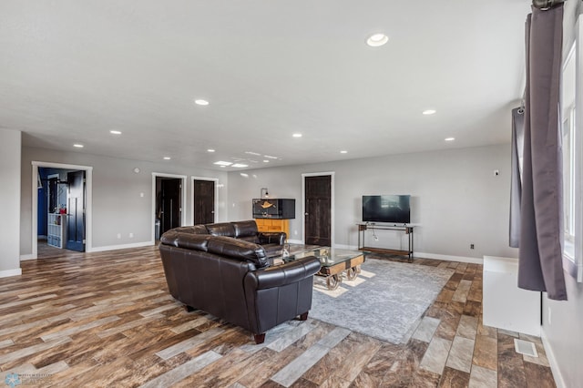 living room with wood finished floors, recessed lighting, and baseboards