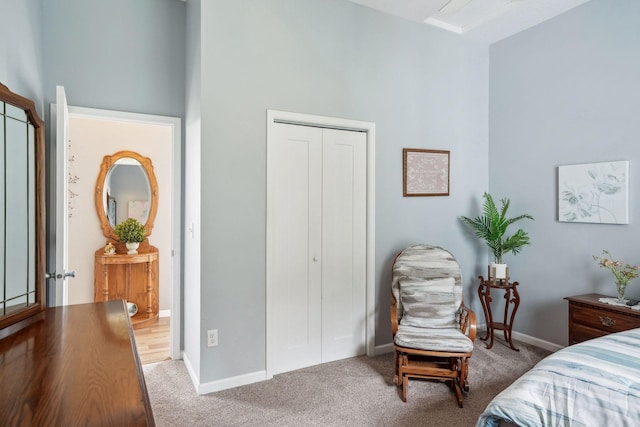 bedroom featuring a closet, baseboards, and carpet