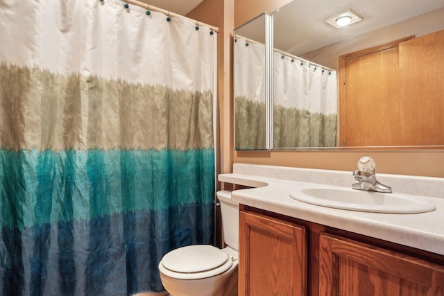 full bath featuring curtained shower, toilet, and vanity