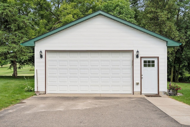 view of detached garage