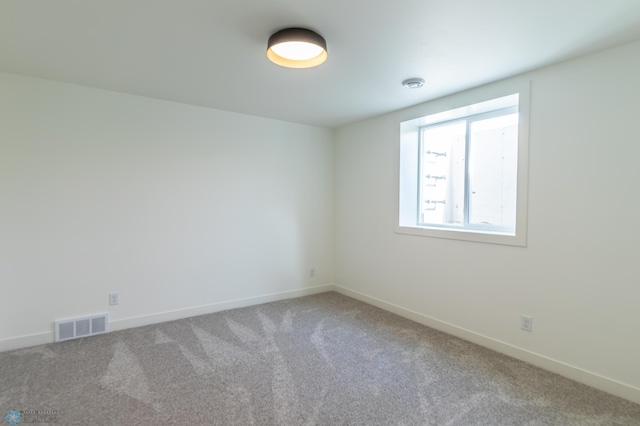 carpeted empty room with baseboards and visible vents