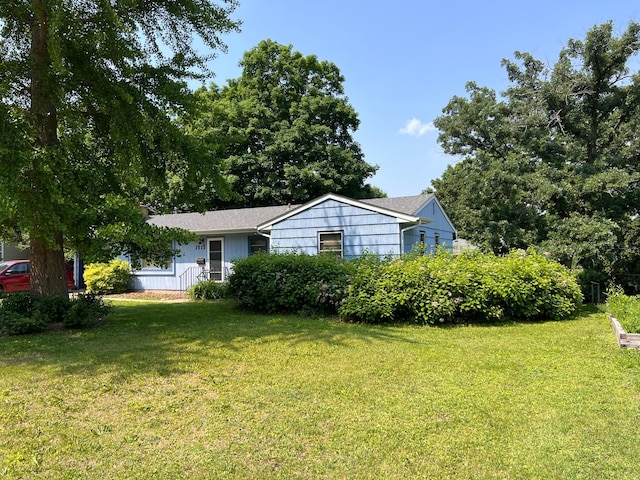 1711 Winnetka Ave N, Golden Valley, MN 55427 - view of front facade with a front lawn