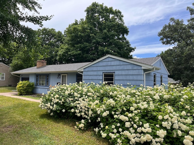 1711 Winnetka Ave N, Golden Valley, MN 55427 - single story home featuring a chimney and a front lawn