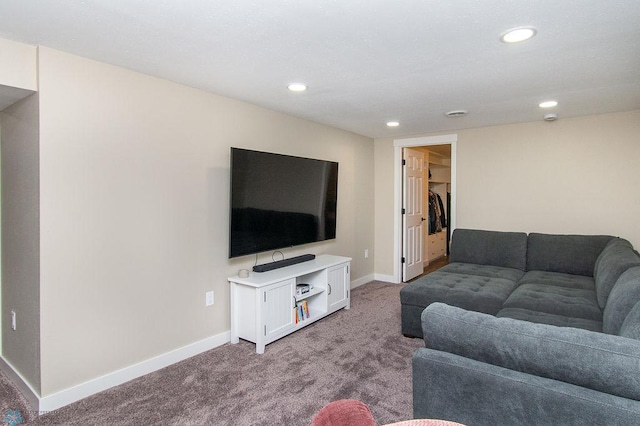 carpeted living room featuring recessed lighting and baseboards