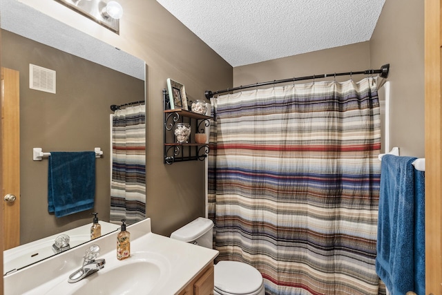 full bath with visible vents, toilet, curtained shower, a textured ceiling, and vanity