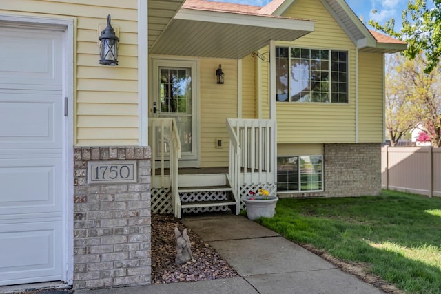entrance to property featuring a porch