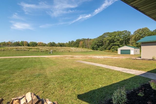 view of yard featuring an outdoor structure and a garage