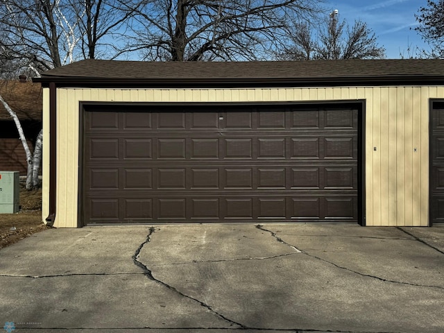 view of detached garage