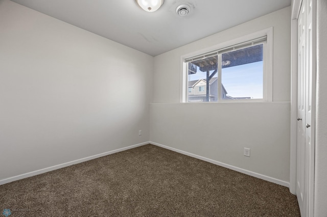 carpeted empty room featuring visible vents and baseboards