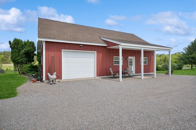 5191 Christen Ave NE, Buffalo, MN 55313 - garage featuring gravel driveway