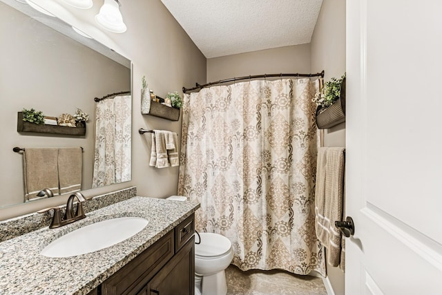 full bathroom featuring vanity, curtained shower, toilet, and a textured ceiling