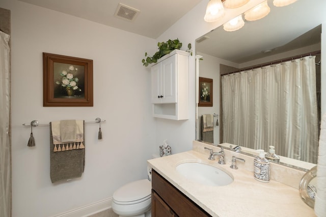 bathroom featuring vanity, a shower with shower curtain, baseboards, visible vents, and toilet