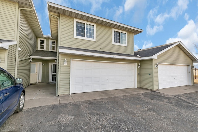 view of front facade featuring a garage