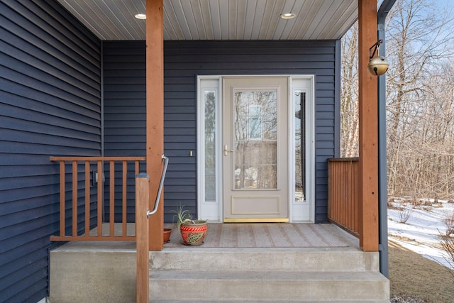 entrance to property featuring a porch