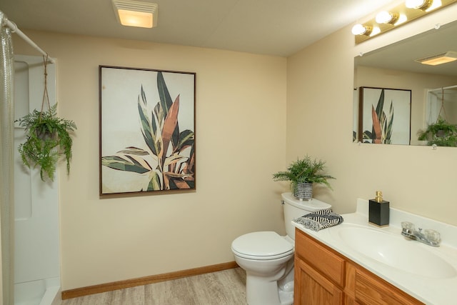 full bathroom with a shower with curtain, wood finished floors, vanity, and toilet