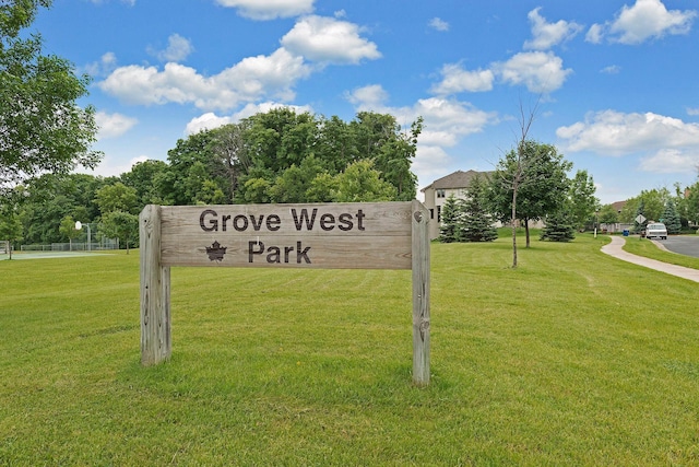 community sign featuring a yard