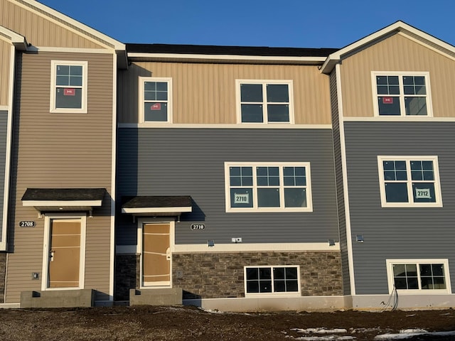 view of front facade with stone siding