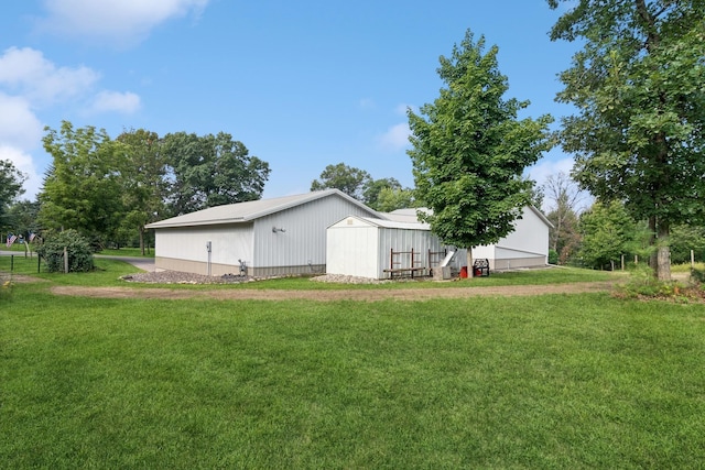 view of yard with an outbuilding and an outdoor structure