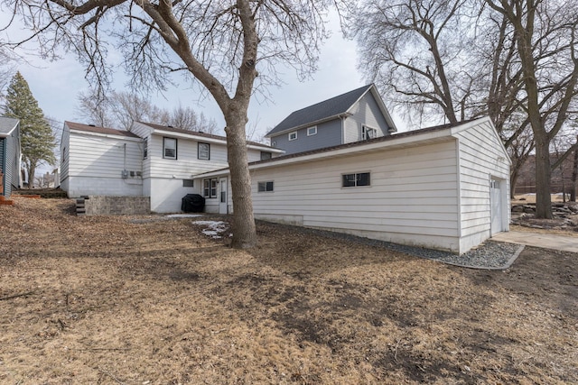 back of house featuring an outdoor structure