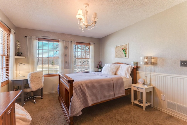 17 Old Deerfield Rd, Ravenna Twp, MN 55089 - carpeted bedroom featuring a chandelier, a textured ceiling, and wainscoting