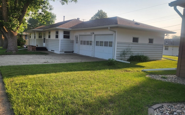 1013 8th Ave SW, Pipestone, MN 56164 - view of front of home featuring an attached garage, a front yard, driveway, and a shingled roof