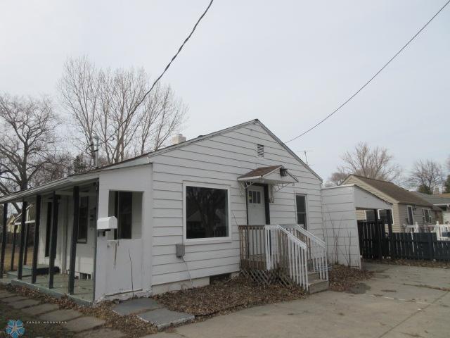 bungalow-style home featuring fence