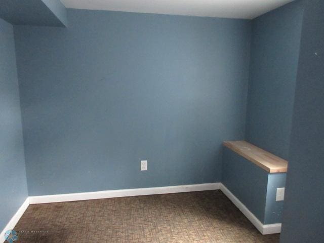 empty room featuring baseboards